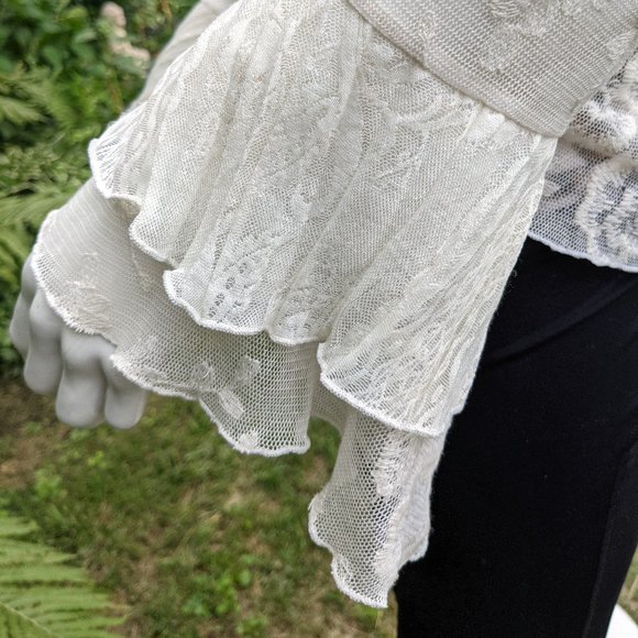 Romantic lace Zip top from France - Picture 6 of 6